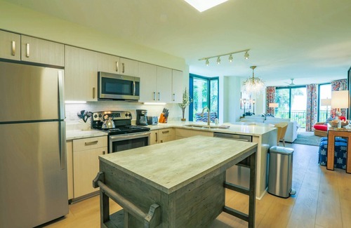 Isle of Palms Condo | Professionally Decorated Corner Condo with Ocean Views, Covered Balcony & Access to Community Pool