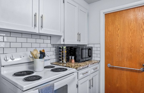 Boise Bench House | Professionally designed mid-century modern excellent location near BSU/Downtown