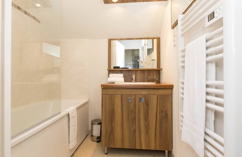 Le Tronchet House | Profitez des Vacances Relaxantes | Piscine + Sauna