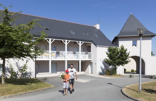 Le Tronchet House | Profitez des Vacances Relaxantes | Piscine + Sauna