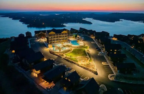 Kimberling City House | PROMO 10% OFF Indoor - Outdoor Pools! Lazy River! Lux Lake Views!/Hot Tub!