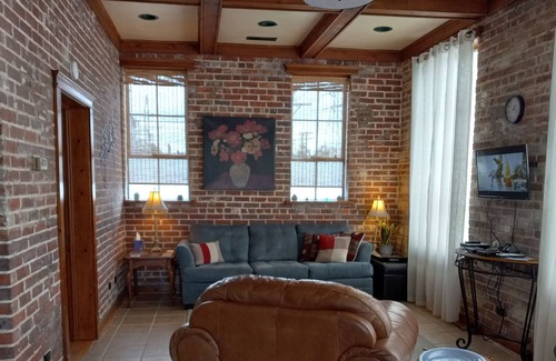 Mount Airy House | PROMO 10% WEEKLY /15% MONTHLY Lillie's Pet Friendly, small fenced area off deck