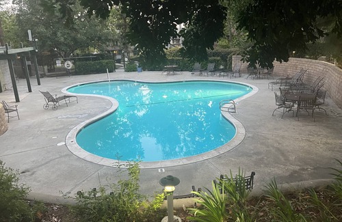 West Covina House | PROMO 15% WEEKLY AND 30% MONTHLY DISCOUNTnSuper Convenience Cozy 3BE/2.5BA