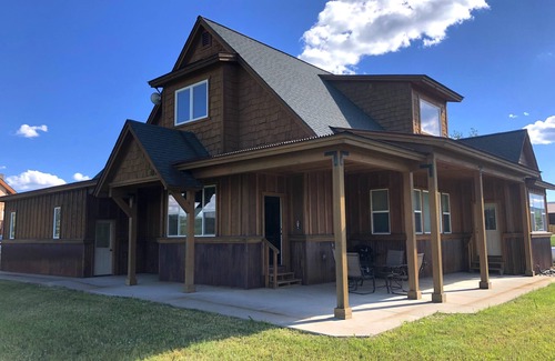 Lake Hatcher Park House | PROMO 15% WEEKLY /20% MONTHLYnModern Lakeview Retreat with Lots of Personality