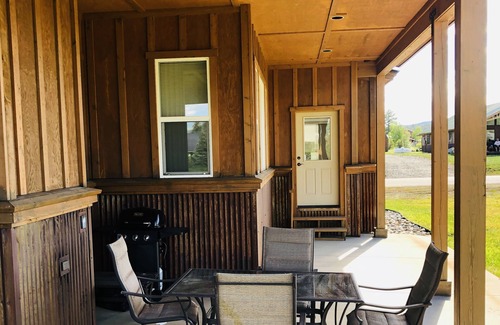 Lake Hatcher Park House | PROMO 15% WEEKLY /20% MONTHLYnModern Lakeview Retreat with Lots of Personality