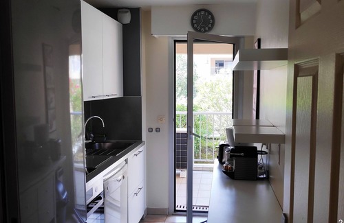 Frejus Plage Apartment | PROMO 31/08-7/09 close to all amenities! Air conditioning,Wifi, car park,2terrac