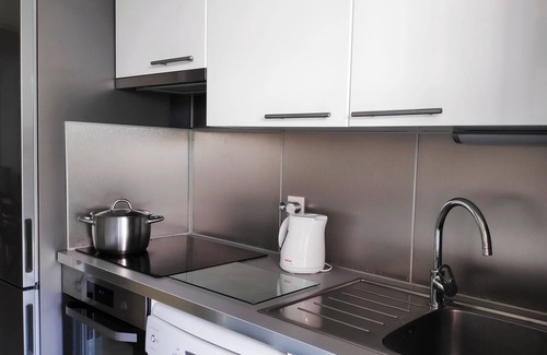 Frejus Plage Apartment | PROMO 31/08-7/09 close to all amenities! Air conditioning,Wifi, car park,2terrac