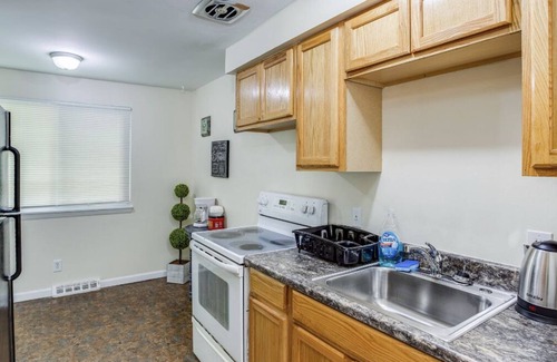 Rochester House | PROMO 5% WEEKLY/10% MONTHLY DISCOUNT 🥰 Stunning Ranch Mins from RIT/Airport.