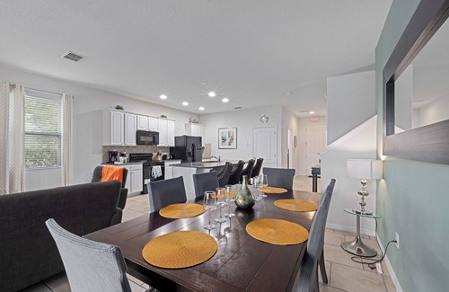 Loughman House | PROMO Charming 5BR Townhome, Pool, Resort - by Blue Sky Villas