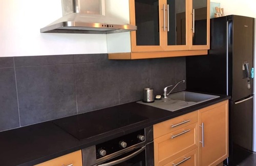 La Seyne-sur-Mer Apartment | Promo Magnifique T3 rez Jardin - vue mer