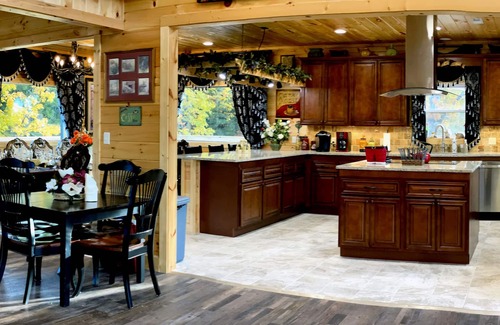 Wears Valley Cabin | Promo*Panoramic 360 view-Hot tub-Hogwarts Dorm-MardiGras Bar-themed theater
