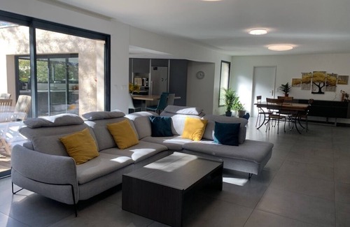 Saint-Jean-de-Cuculles Villa | PROMO Villa with pool close to nature