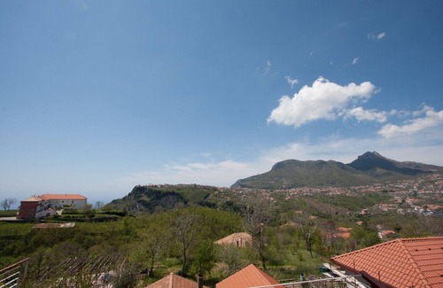 San Lazzaro Apartment | PROMOTION Holiday home Mareluna, studio apartment in the center of Agerola
