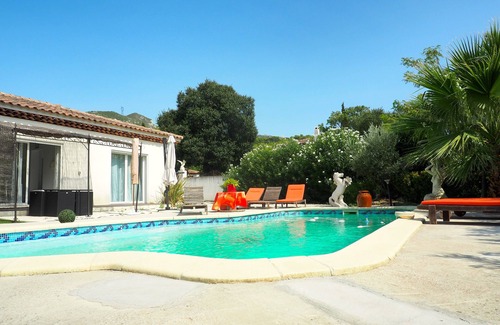 Gemenos Villa | Promotion! Villa of 50m2 at the foot of Ste Baume with private pool