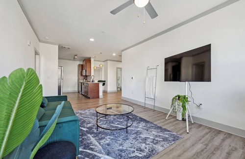 Farragut Apartment | Properties by Preston I 2Bd/2Bth Beauty I Parking