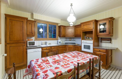 Concarneau Villa | Property with heated pool, between the countryside and the sea, sleeps 12