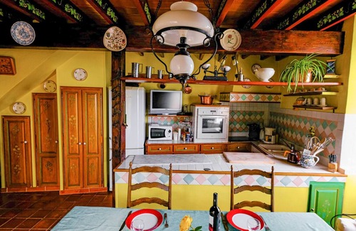 Mimet Apartment | Property with magnificent views of Cezanne's mountain "Sainte Victoire".