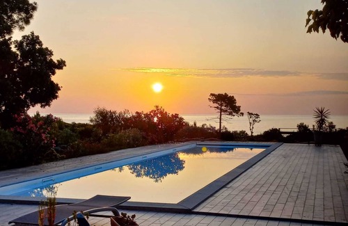Favone Villa | Propriété Pieds Dans L'eau Plage de Sable Intimiste au Bout du Jardin