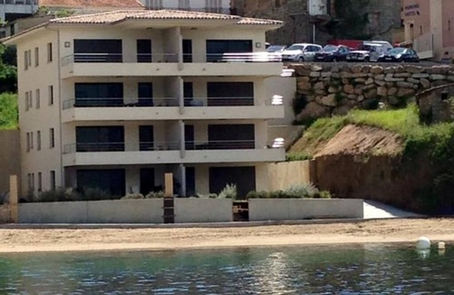 Propriano Apartment | Propriano - Beachfront apartment with garden