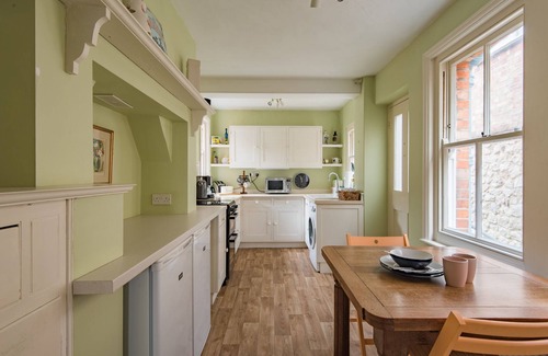 Hythe Cottage | Prospect Cottage by Bloom Stays - a holiday let that sleeps 6 guests in 2 bedrooms