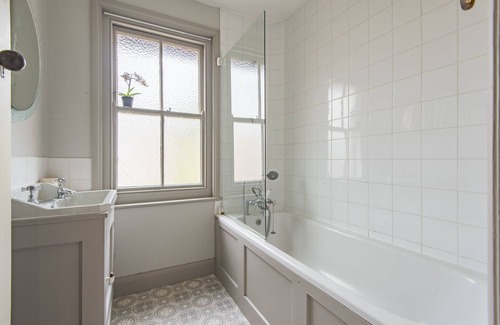 Hythe Cottage | Prospect Cottage by Bloom Stays - a holiday let that sleeps 6 guests in 2 bedrooms