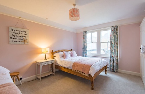 Hythe Cottage | Prospect Cottage by Bloom Stays - a holiday let that sleeps 6 guests in 2 bedrooms