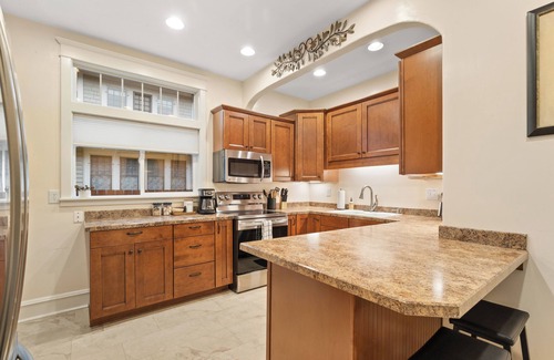 Lewiston House | Prospect Delight - River Views, Historic Home, Walk To Town!