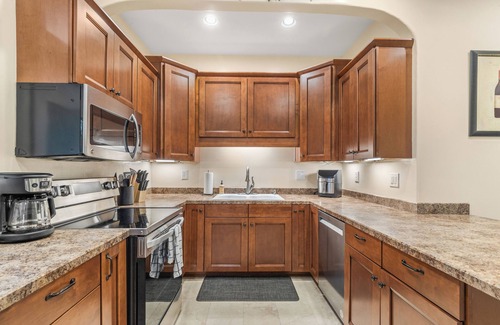 Lewiston House | Prospect Delight - River Views, Historic Home, Walk To Town!