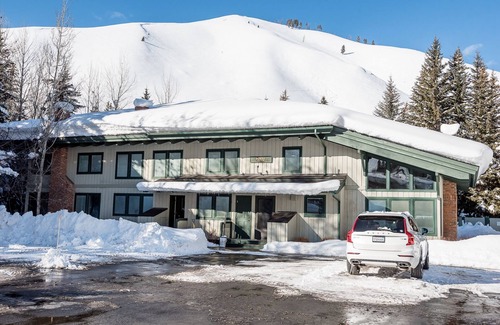 Warm Springs Condo | Prospector Condo 171 - Moutain escape with Pool, Hot Tub, & Tennis Court