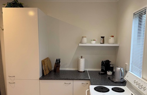 Masterton Villa | Protea Cottage. Relax-Explore-Work. 3km to Town.
