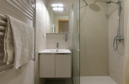 La Fare-les-Oliviers Apartment | Provençal Studio Netflix Appart-hotel-Provence