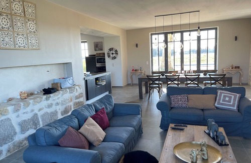 Caderousse House | Provencal building with swimming pool 10-12 beds - air conditioning with panoramic view
