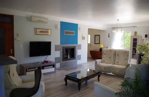 Sarrians House | Provencal cedar 3000 m² property with pull-out pool