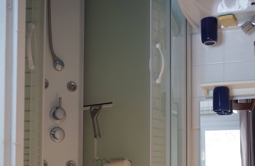 Sarrians House | Provencal cedar 3000 m² property with pull-out pool