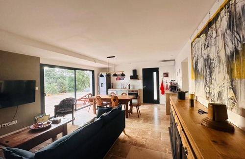 Crillon-le-Brave Villa | Provencal escape at the foot of the Ventoux: luxury bedding, magical sunsets
