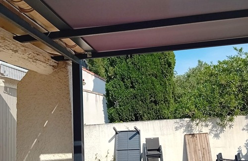 Morieres-les-Avignon Villa | Provencal villa near Avignon with above-ground pool