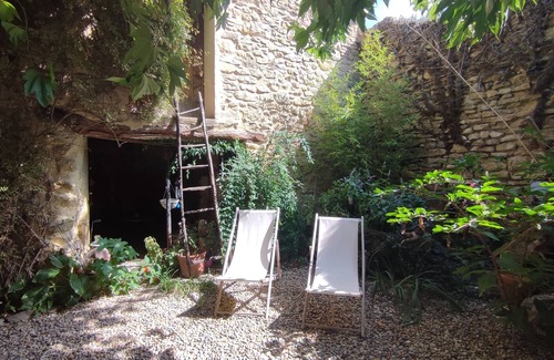 Caderousse House | Provencal house with beautiful exterior and parking