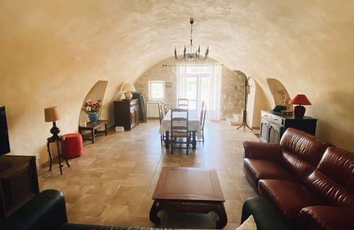 Salon-de-Provence House | PROVENCAL in SALON DE PROVENCE campaign