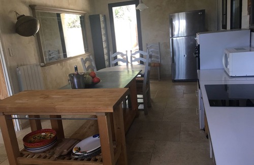 Pernes-les-Fontaines House | Provencal villa with large pine trees and swimming pool
