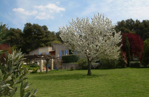 Simiane-Collongue Villa | Provencal villa of 200 m2 with large garden and swimming pool in AIX EN PROVENCE