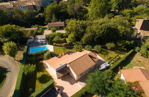 Carces Villa | Provencal villa sleeps 8 + pool
