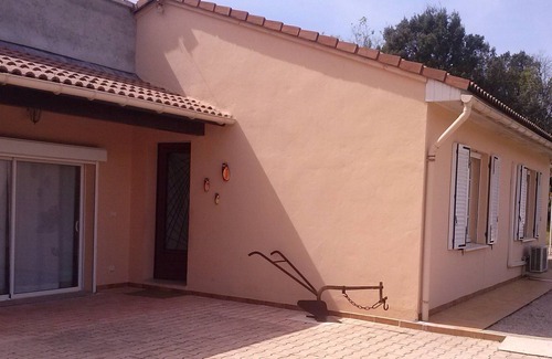 Carces Villa | Provencal villa sleeps 8 + pool