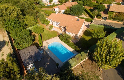 Carces Villa | Provencal villa sleeps 8 + pool