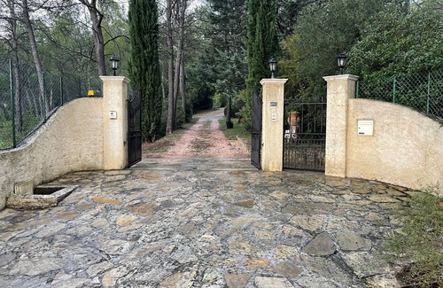 Gareoult Ski Chalet | Provencal villa with pool and large garden, ideal for families