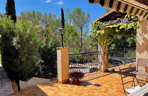 Gareoult Ski Chalet | Provencal villa with pool and large garden, ideal for families