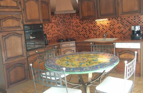 Orange House | PROVENCAL VILLA WITH SWIMMING POOL AND PRIVATE PARKING, 7000M2 GARDEN, FULLY FENCED.