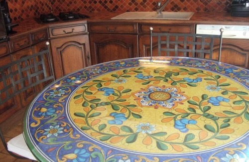 Orange House | PROVENCAL VILLA WITH SWIMMING POOL AND PRIVATE PARKING, 7000M2 GARDEN, FULLY FENCED.