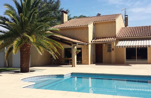 Orange House | PROVENCAL VILLA WITH SWIMMING POOL AND PRIVATE PARKING, 7000M2 GARDEN, FULLY FENCED.