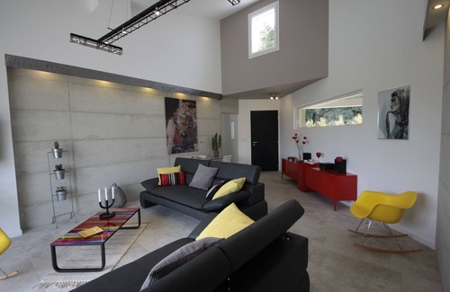 Grignan Villa | Provence-contemporary air-conditioned villa 6pers-plain pied-vue-private pool-3bed