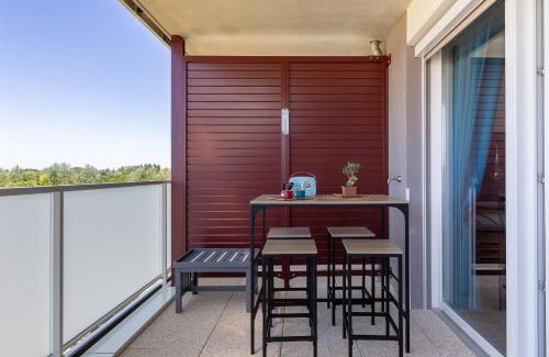 Monteux Apartment | Provence, Studio climatisé, vue lac Spirou 400 metres, Avignon 15 mn